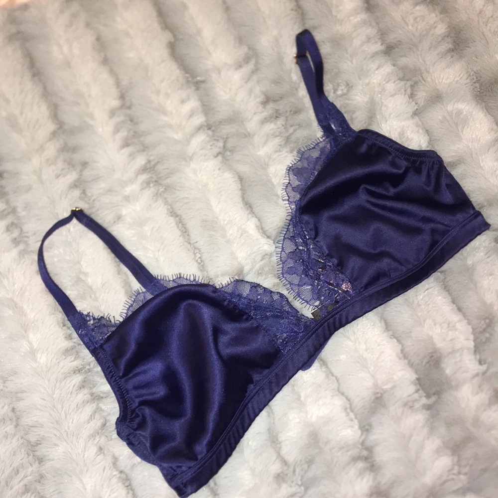 Large Victoria’s secret Bralette😊